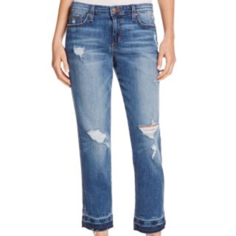 Distressed boyfriend jeans